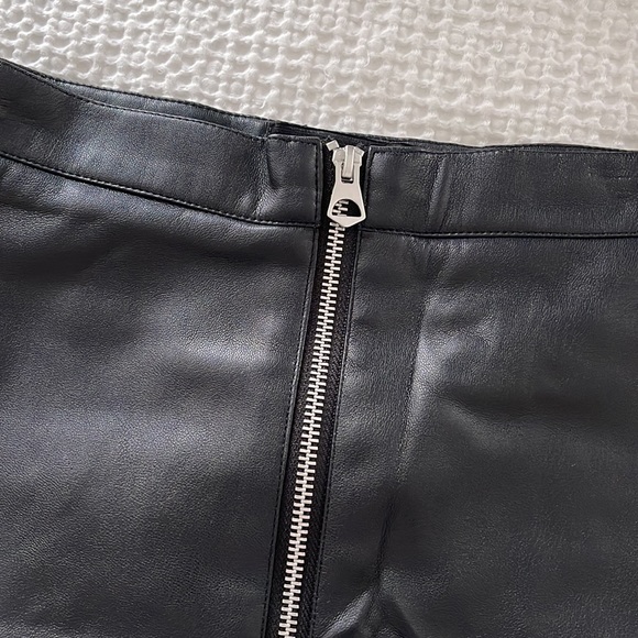 Faux leather mini skirt with zipper detail - Picture 2 of 5